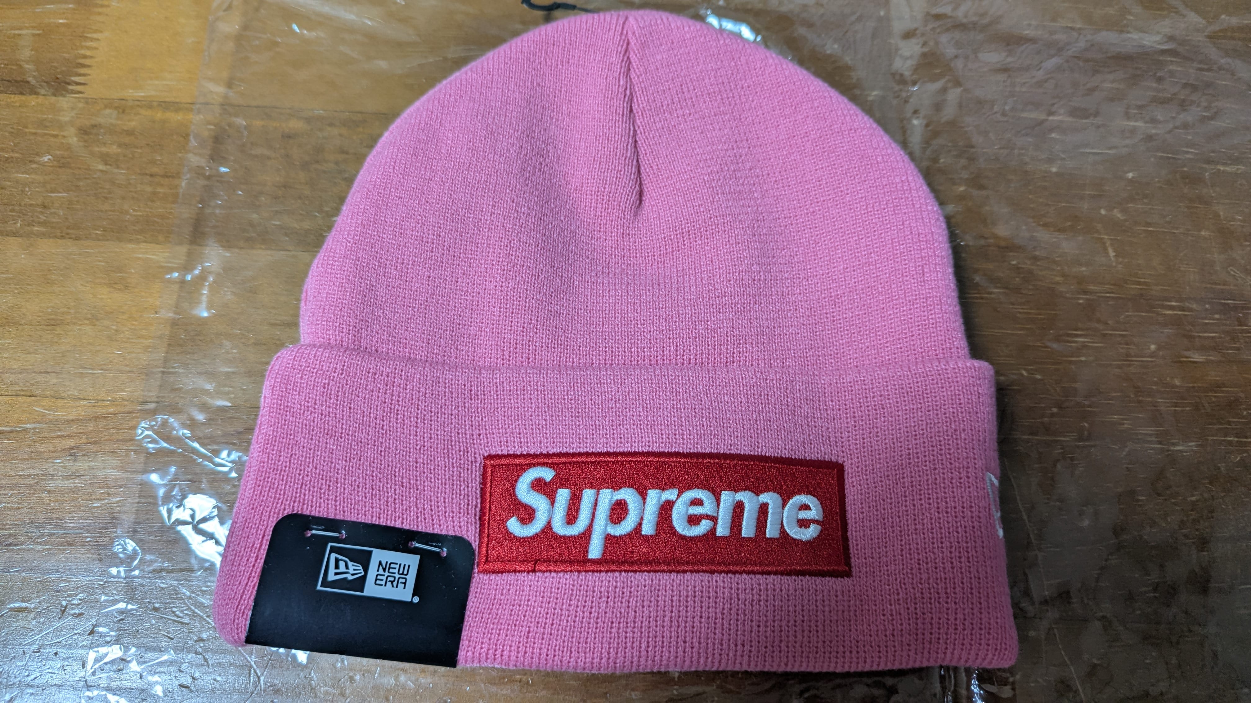 Supreme x NEW ERA Box Logo Beanie (25FW) "Magenta"