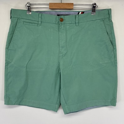 古着 トミーヒルフィガー TOMMY HILFIGER ショートパンツ チノパン ハーフ 短パン ワンポイントロゴ w38 グリーン系 メンズ