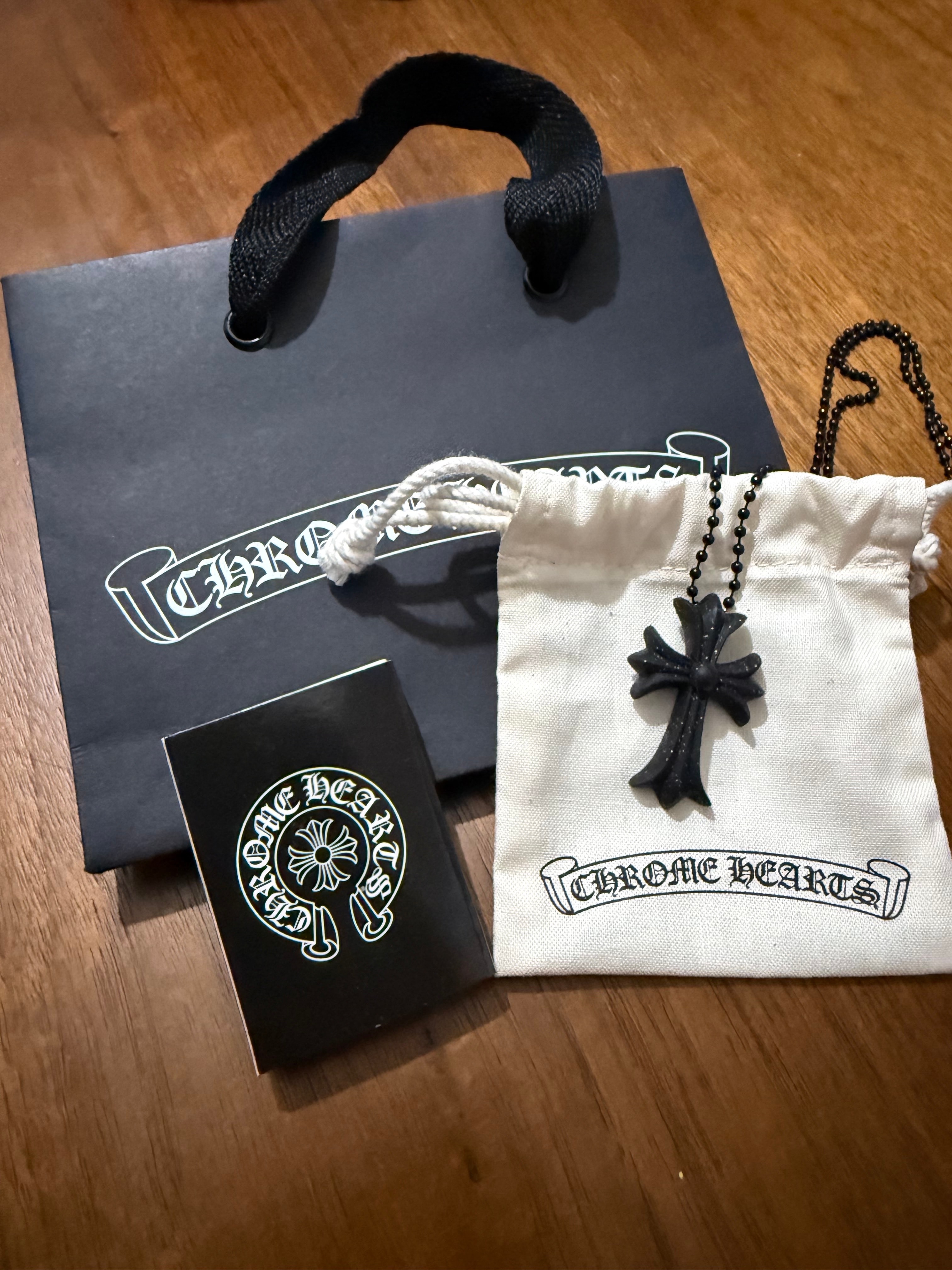 クロムハーツ ラバー スモール CHクロス シリコンネックレス "ブラック"