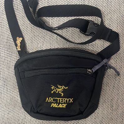 PALACE / Arc'Teryx Alpha Mantis 1 Waistpack "Black" 467952