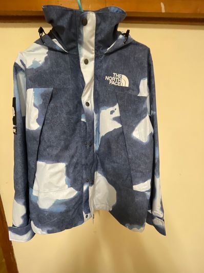 Supreme x The North Face Bleached Denim Print Mountain Jacket "Indigo"