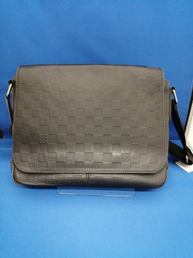 Louis Vuitton District PM Damier Infini