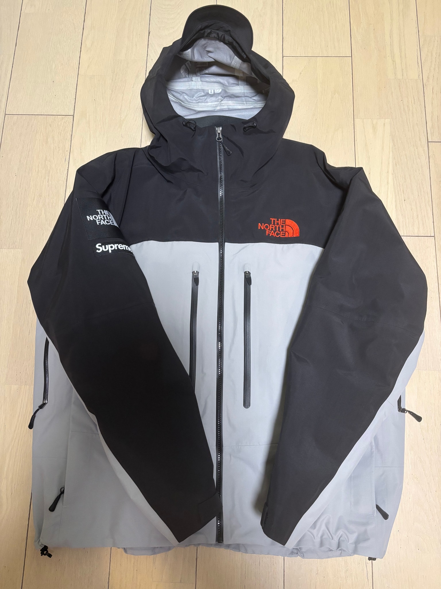 Supreme x The North Face Taped Seam Shell Jacket "Grey"