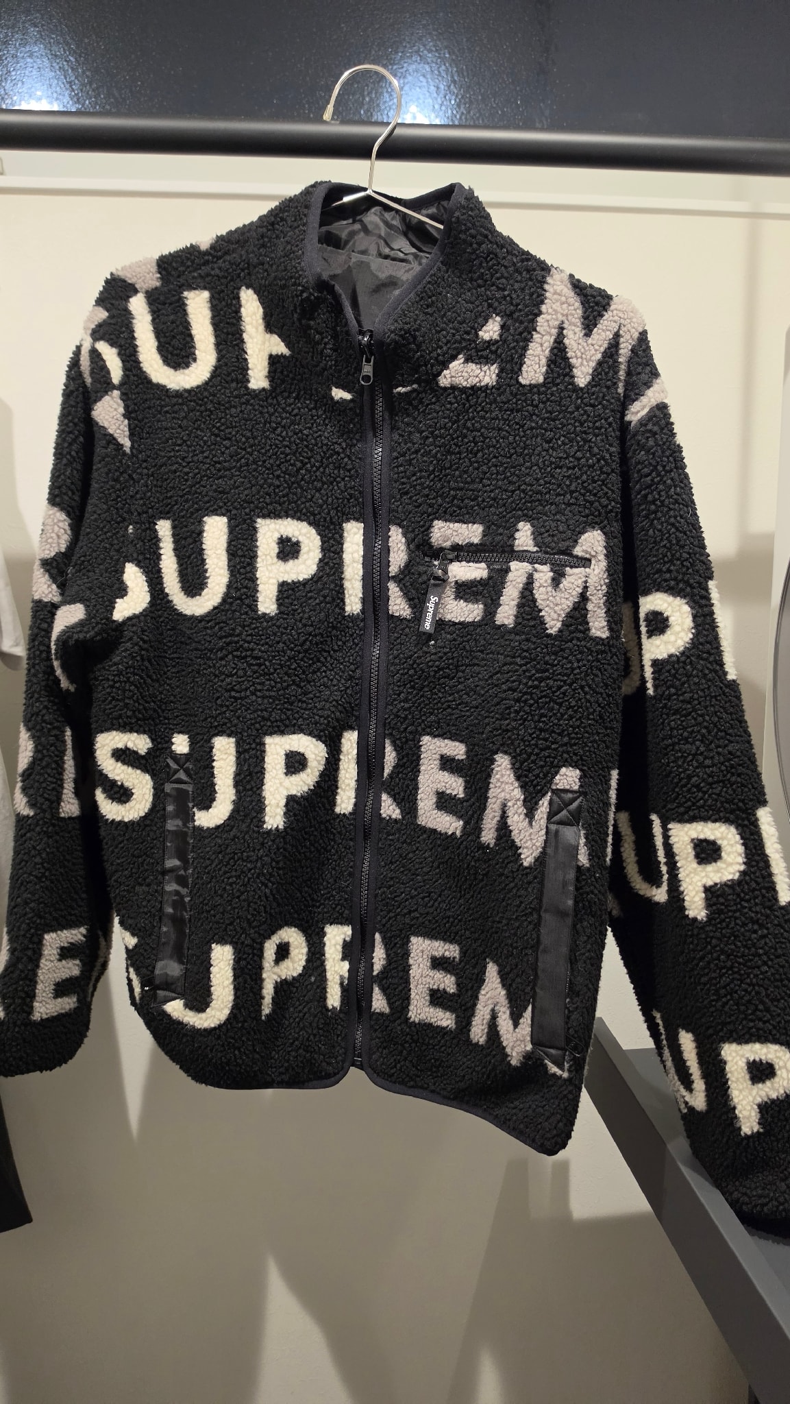 Supreme Reversible Logo Fleece Jacket "Black"