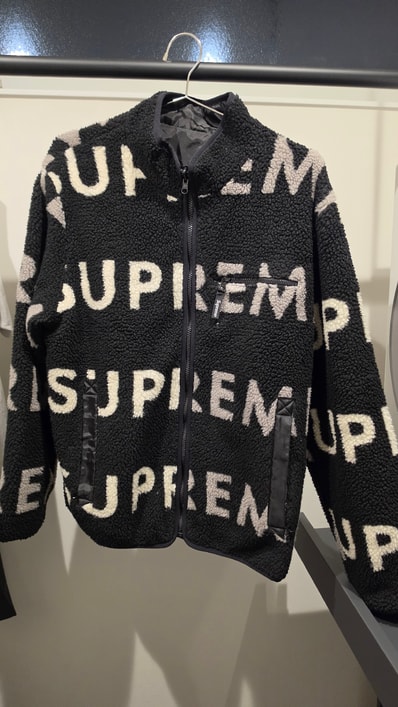 Supreme Reversible Logo Fleece Jacket "Black"