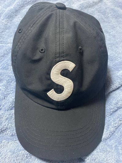 Supreme Ventile® S Logo 6-Panel "Black"