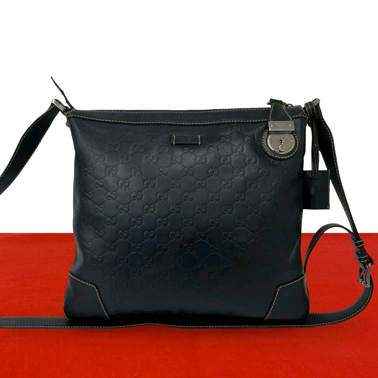 GUCCI グッチ シマ GG 柄 刻印 レザー ショルダーバッグ ネイビー
 30597