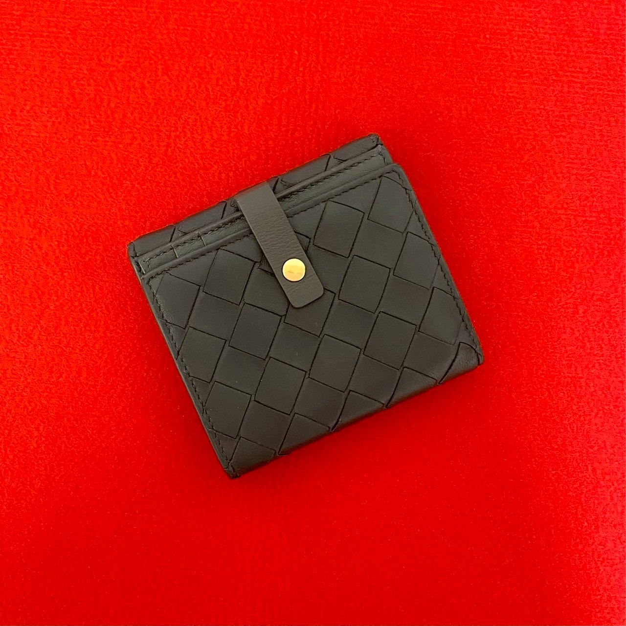 BOTTEGA VENETA ボッテガヴェネタ イントレチャート レザー 二つ折り財布 グレー
 20650