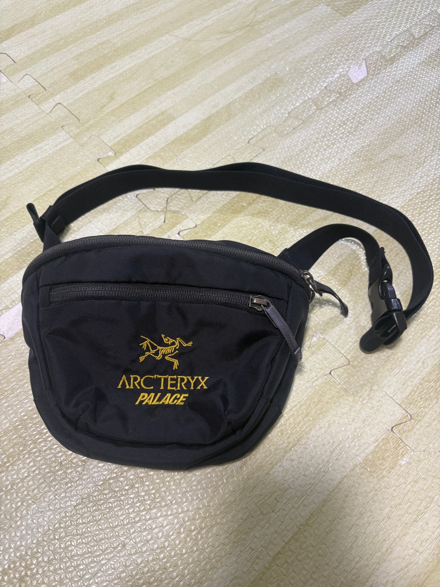 PALACE x Arc'Teryx Bag Small "Black"