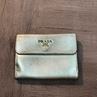 プラダ 財布