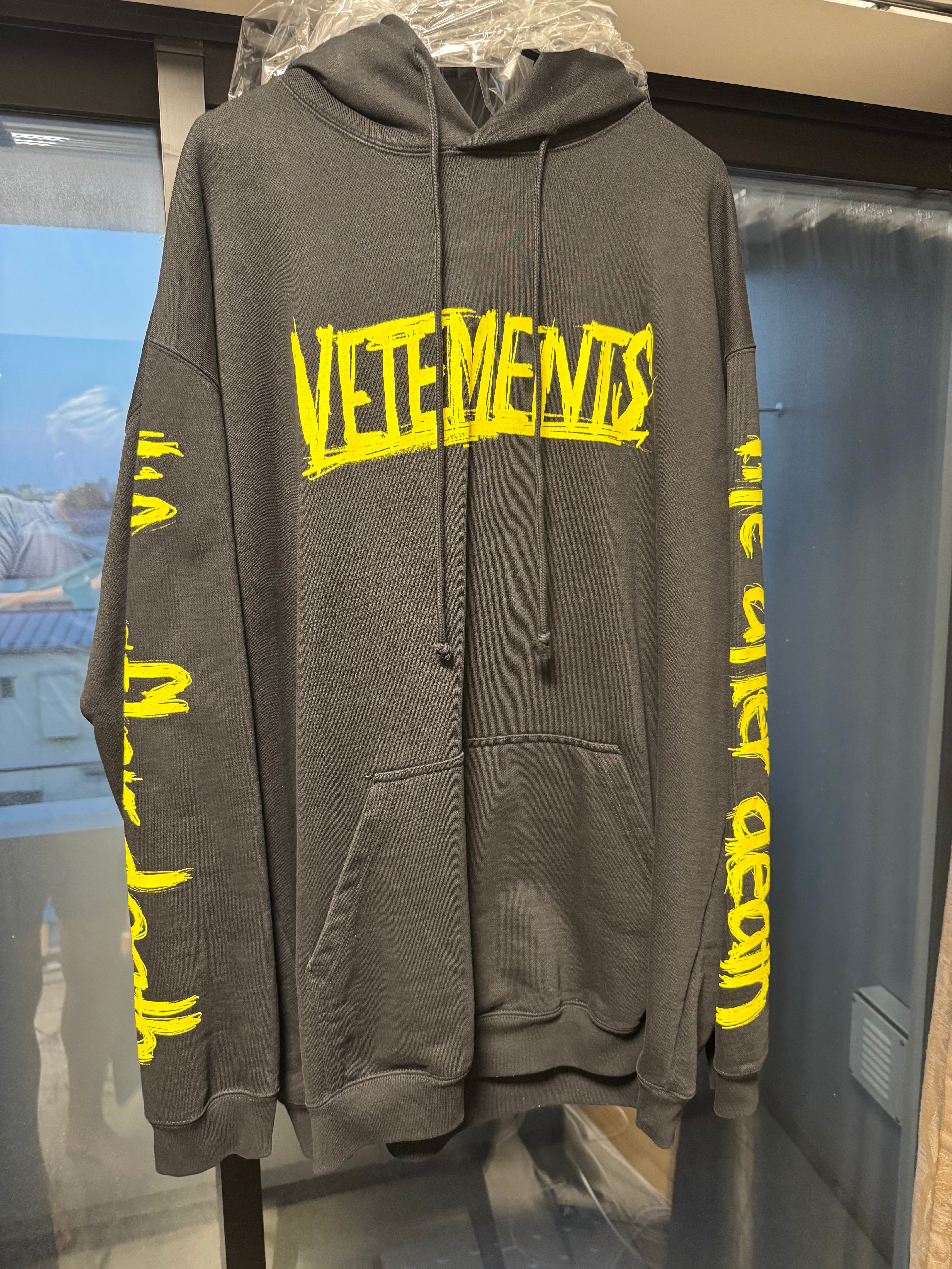 VETEMENTS WORLDTOURパーカー