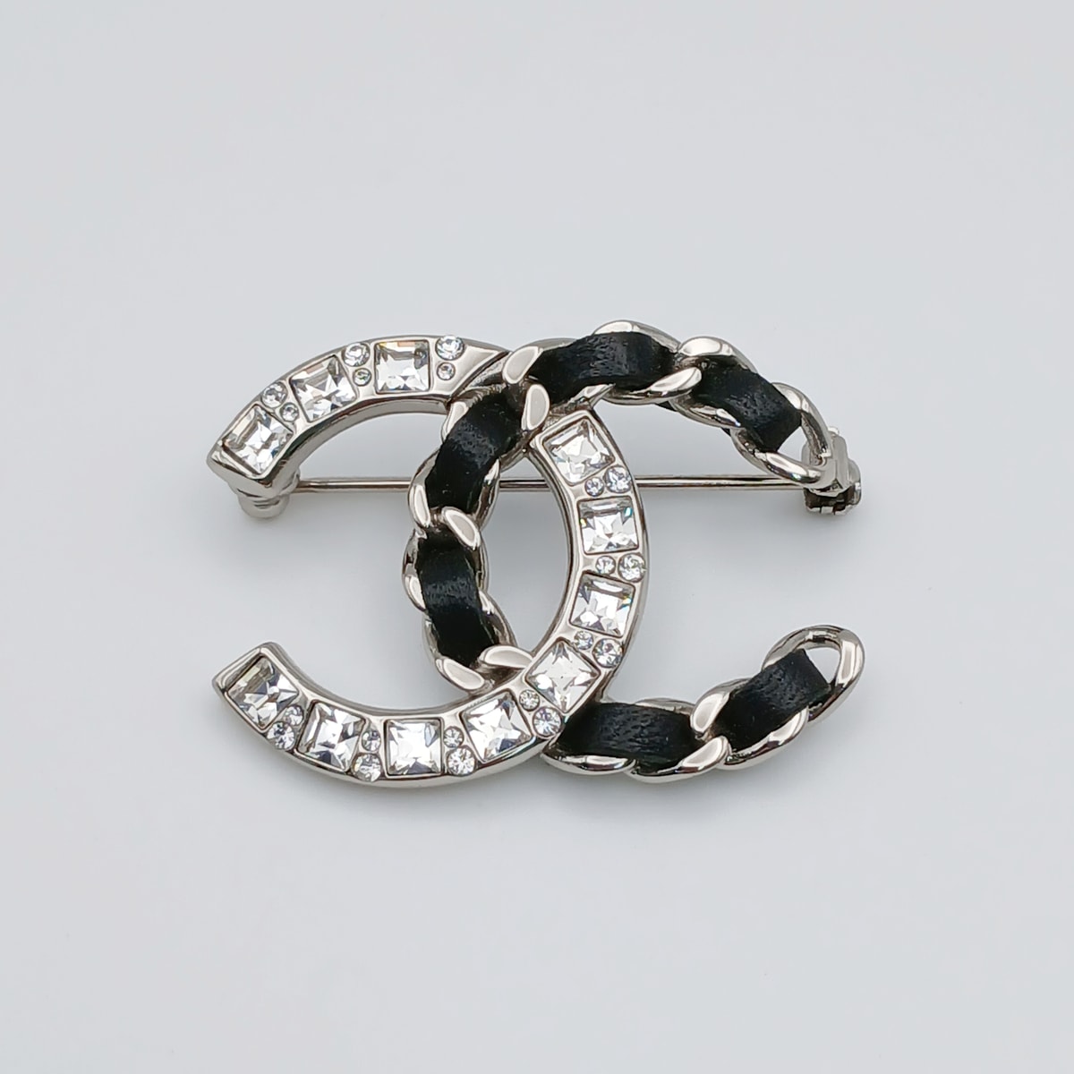 CHANEL シャネル ココマーク ブローチ B18K ラインストーン 編み込み ブローチ メタル ラムスキン シルバー ブラック レディース【中古】