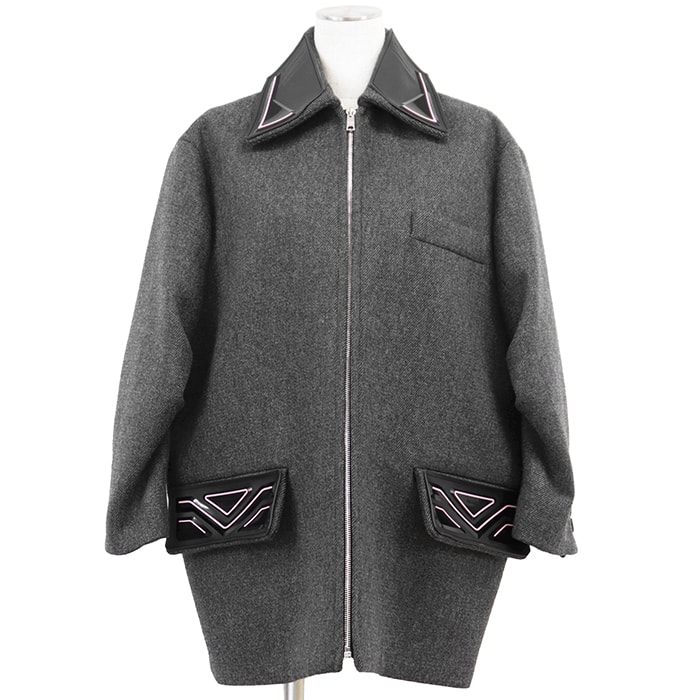 【新品同様】PRADA プラダ カーコート サイズ 38 レディース 2020年製 ウールツイル トライアングル ロゴ ラバープレート アウター グレー 灰色 イタリア製