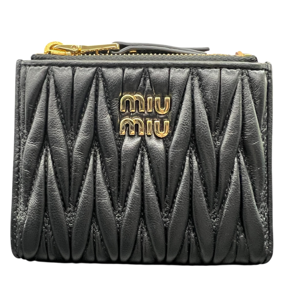 MIUMIU 極美品 ミュウミュウ MATELASSE マテラッセ 二つ折り財布 5ML024 レザー ブラック ゴールド ロゴ コンパクトウォレット ミニ財布 miumiu Aランク 中古 鑑定済 ミュウミュウ財布