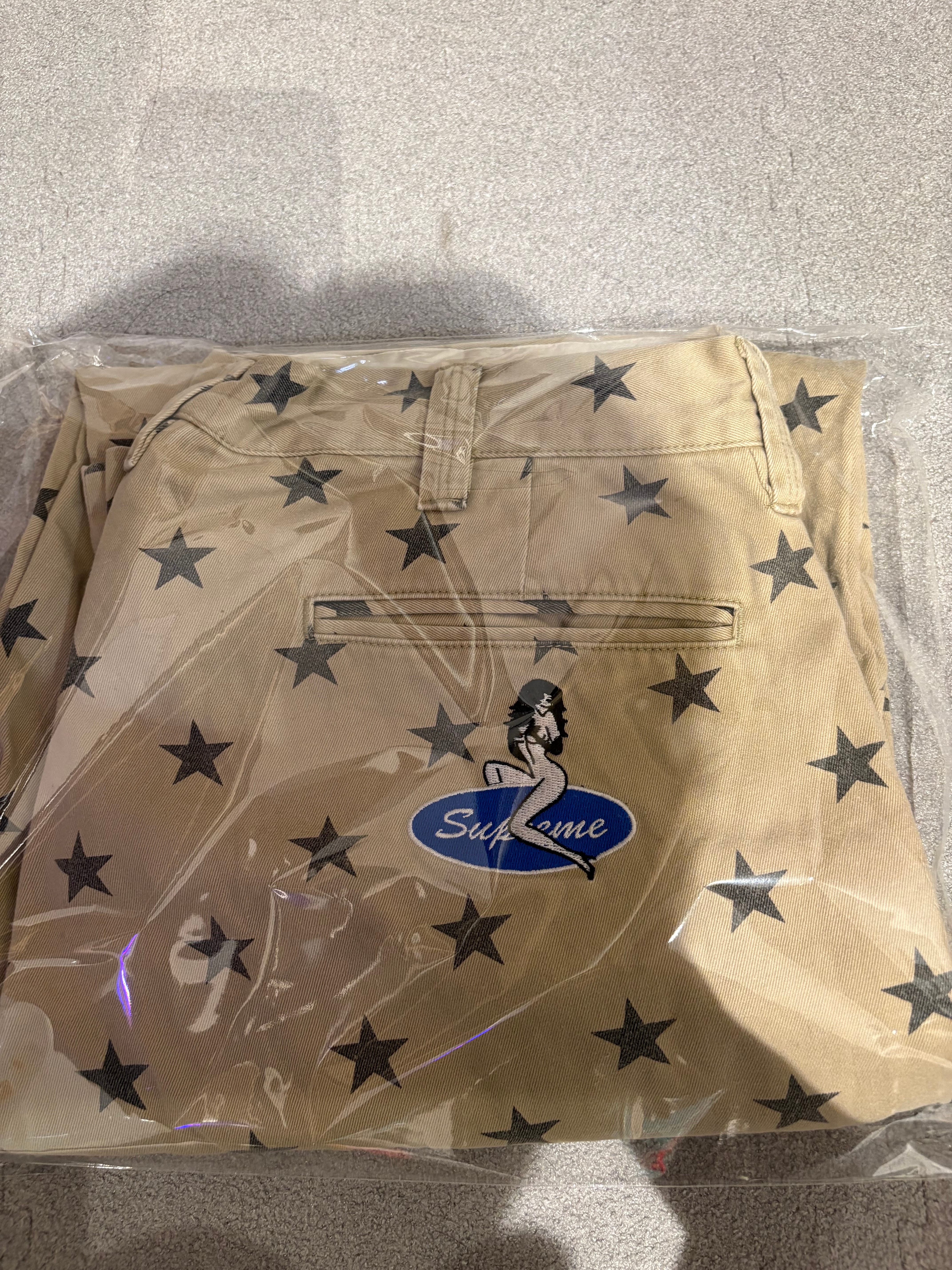 シュプリーム チノー パンツ "カーキ スターズ"(22SS)