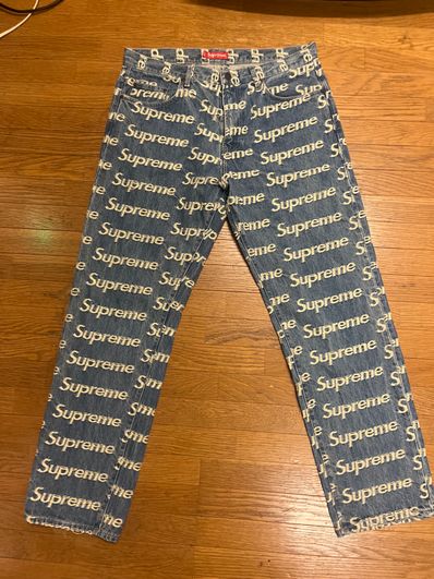 Supreme Frayed Logos Regular Jean "Blue"