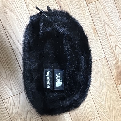 Supreme x The North Face Faux Fur Waist Bag "Black" NM82093I / NF0A5G87