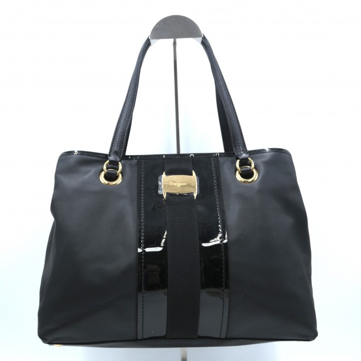 Salvatore Ferragamo(サルヴァトーレ・フェラガモ)トートバッグ ブラック レザー エナメル ヴァラリボン ゴールド金具 レディース 【中古】