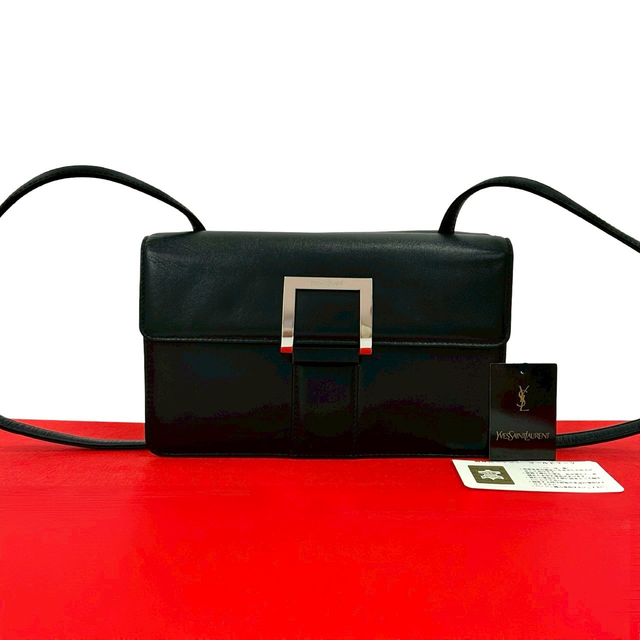 YVES SAINT LAURENT イヴ・サンローラン ロゴ 金具 レザー ショルダーバッグ ブラック
32333