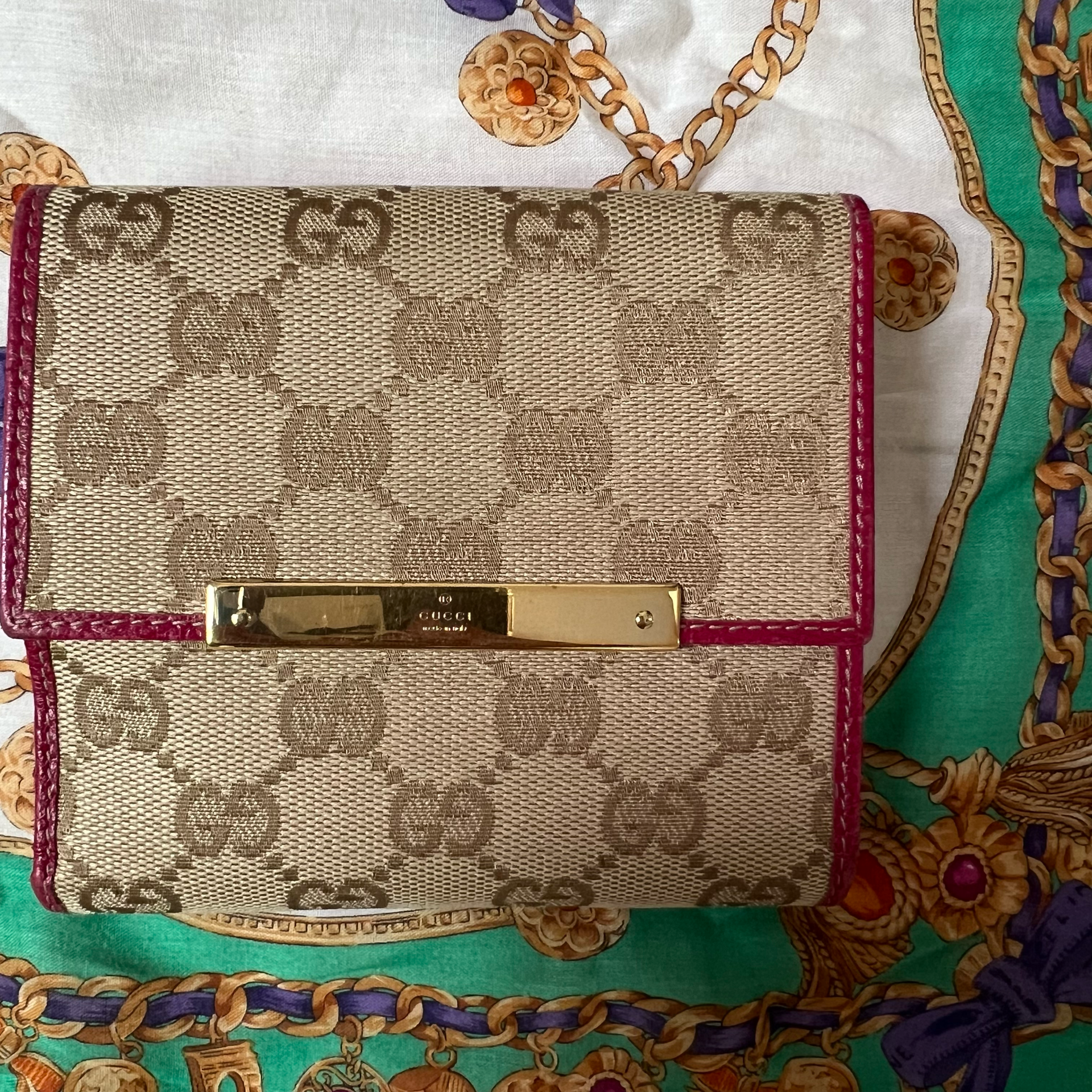 GUCCI二つ折り財布