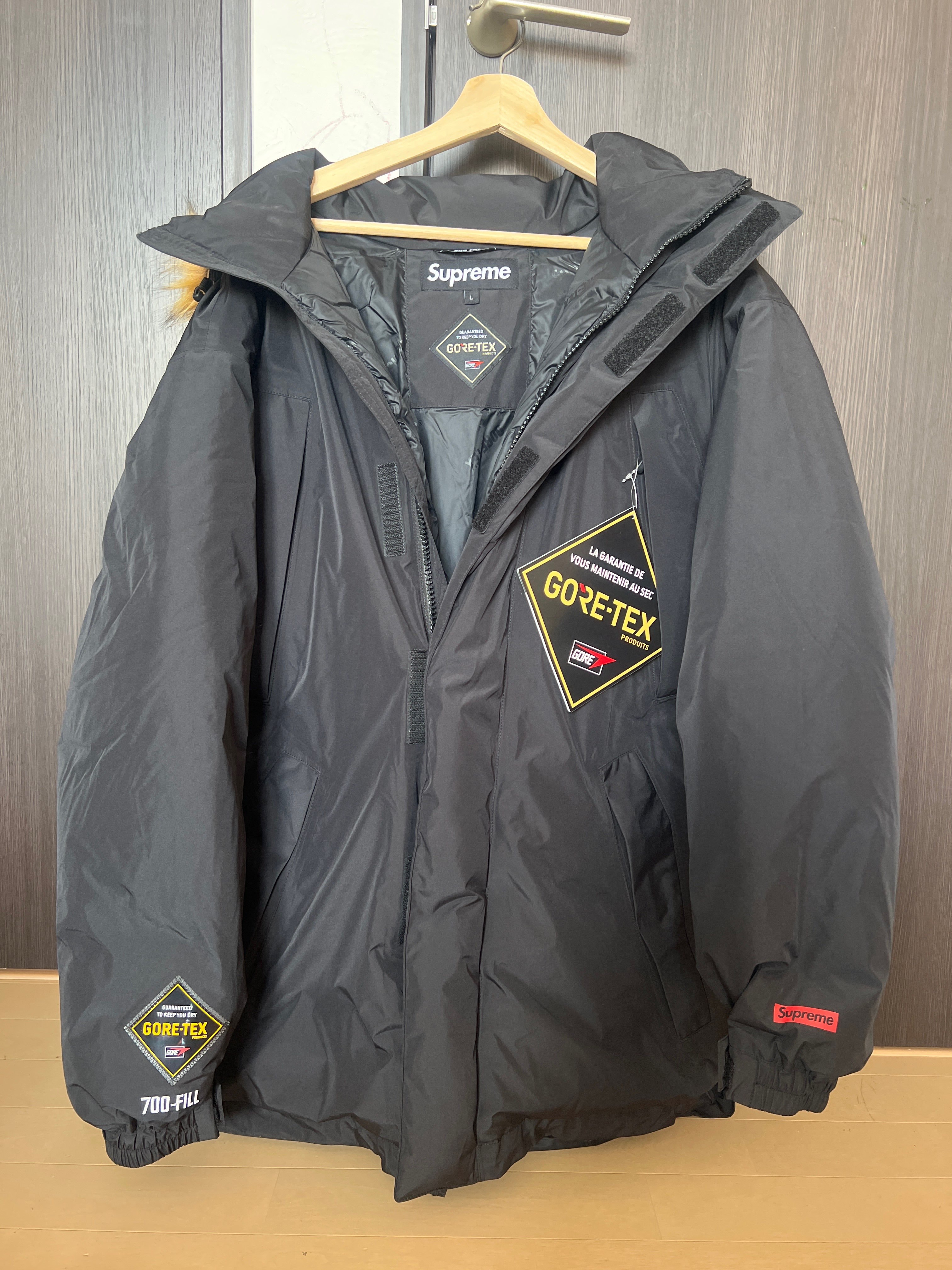 Supreme GORE-TEX 700-Fill Down Parka "Black"