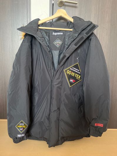 Supreme GORE-TEX 700-Fill Down Parka "Black"
