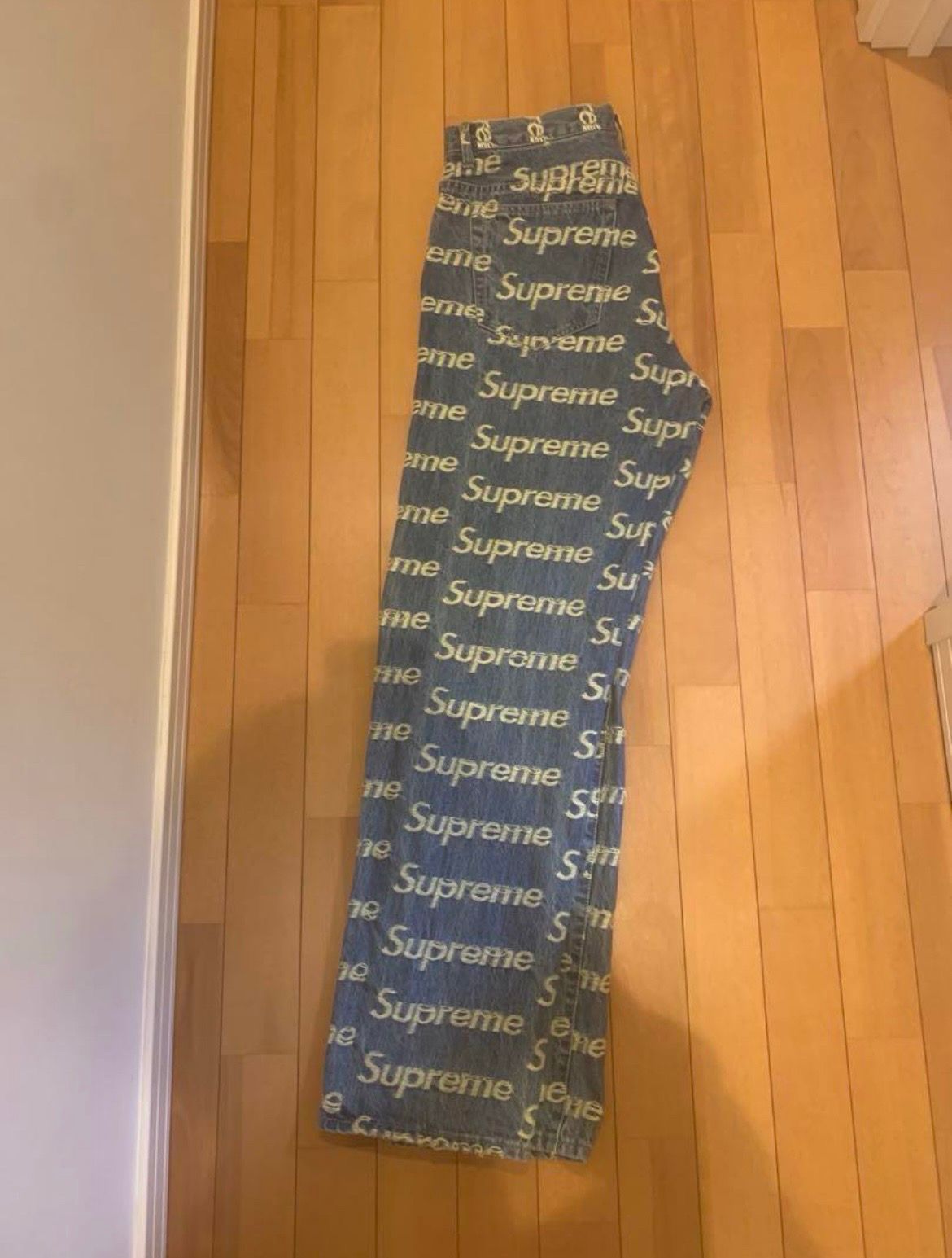 Supreme Frayed Logos Regular Jean "Blue"