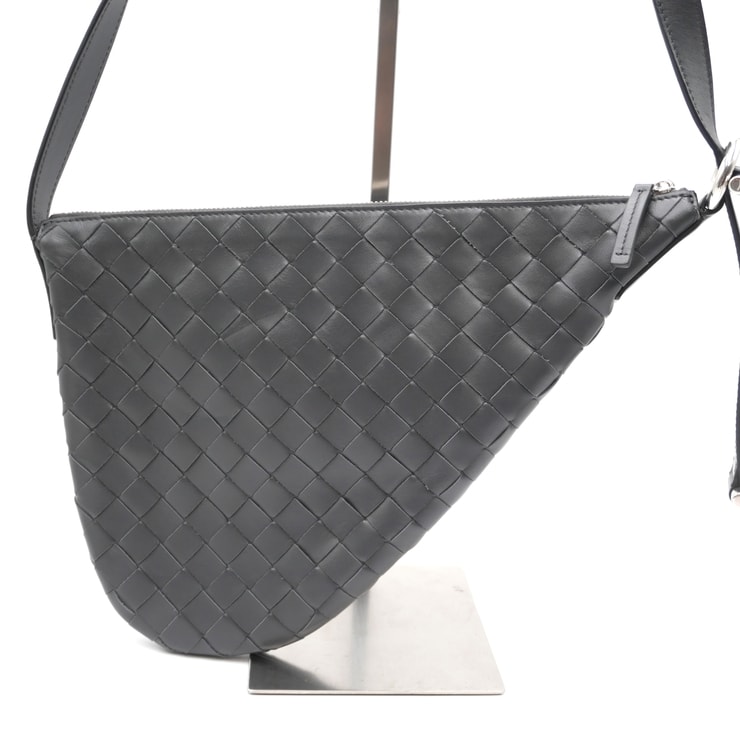 BOTTEGA VENETA(ボッテガ・ヴェネタ)スモール ヴィルギュル ショルダーバッグ イントレチャート ブラック レザー シルバー金具 レディース【中古】