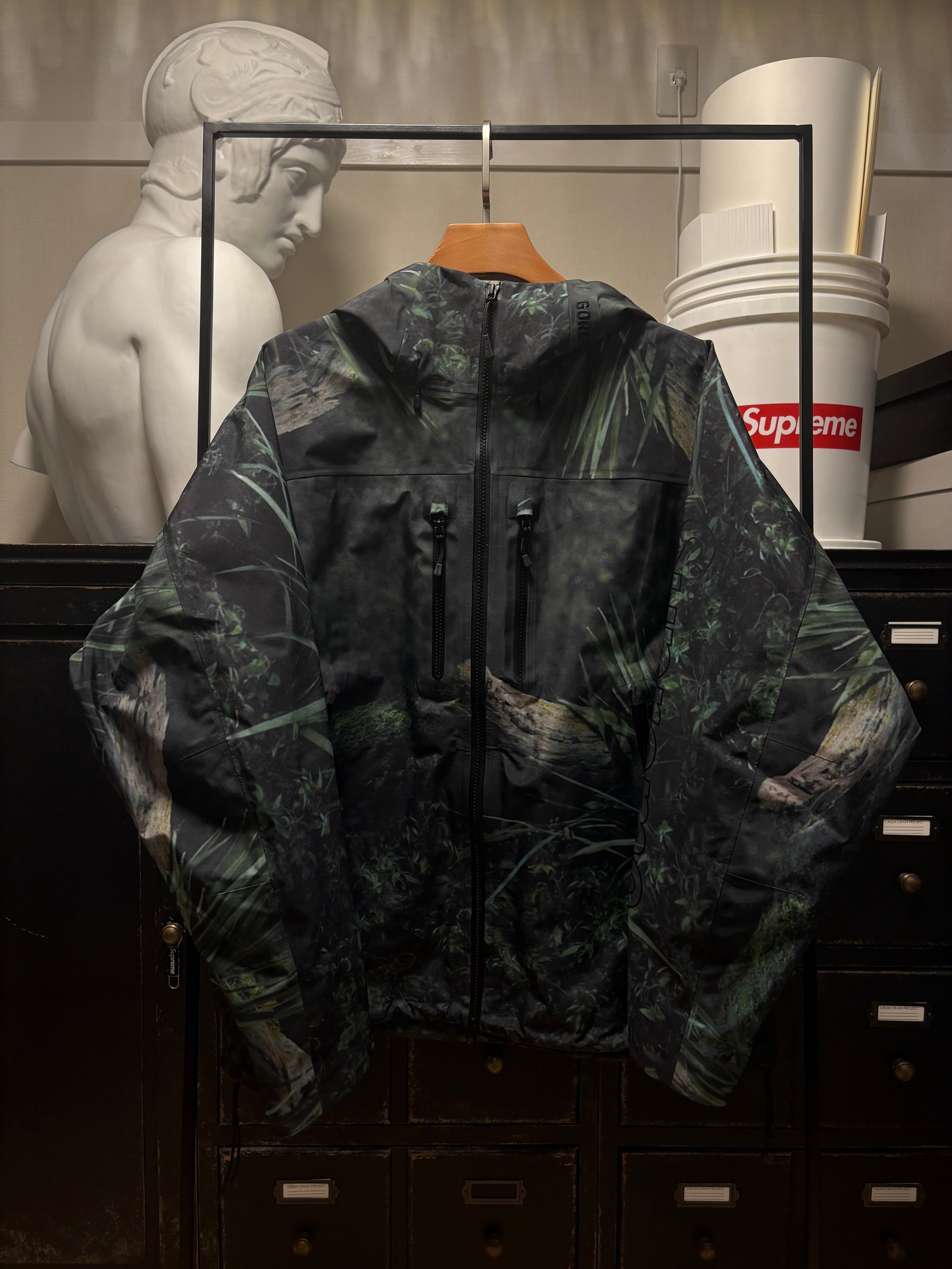 Supreme GORE-TEX Taped Seam Shell Jacket "Kermit The Frog"