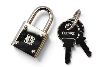 ロエベ パドロック LOEWE アナグラム ロゴ カデナ 南京錠/キー2本 メタル シルバー金具 キーホルダー バッグチャーム【中古】