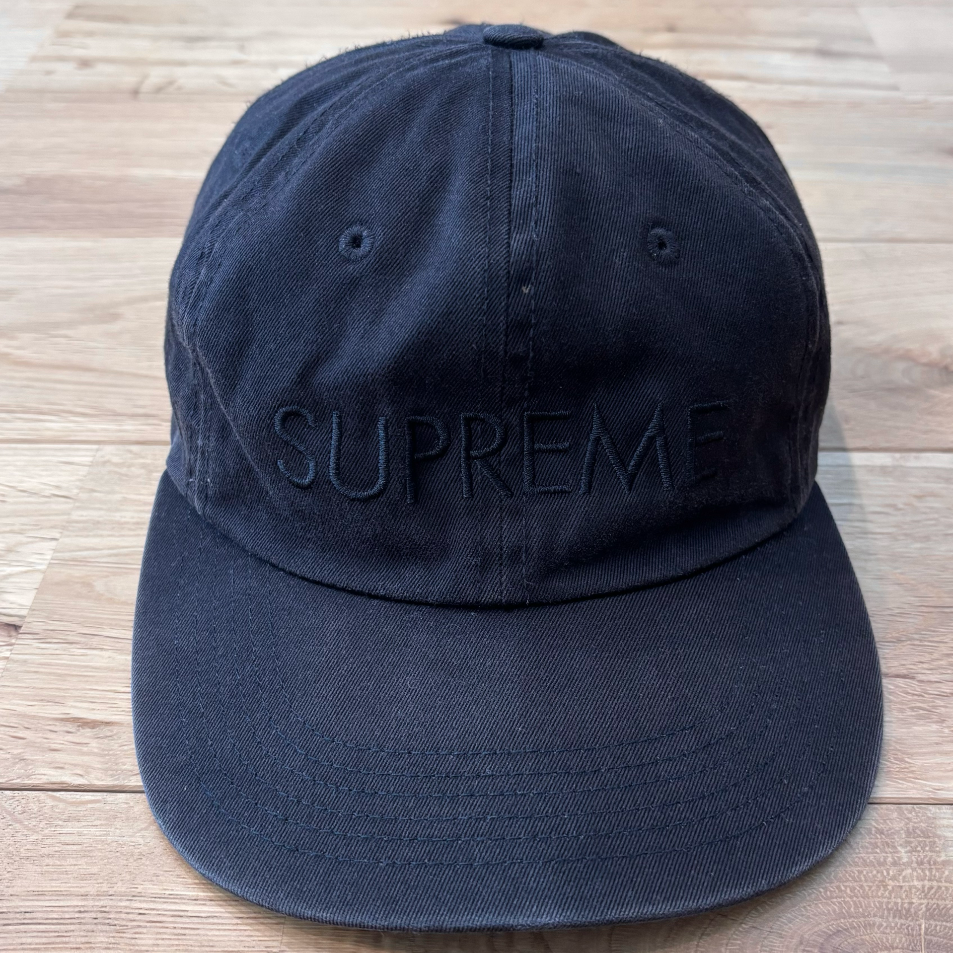 Supreme Tonal Logo 6-Panel Cap トーナル ブラック ロゴ キャップ シュプリーム