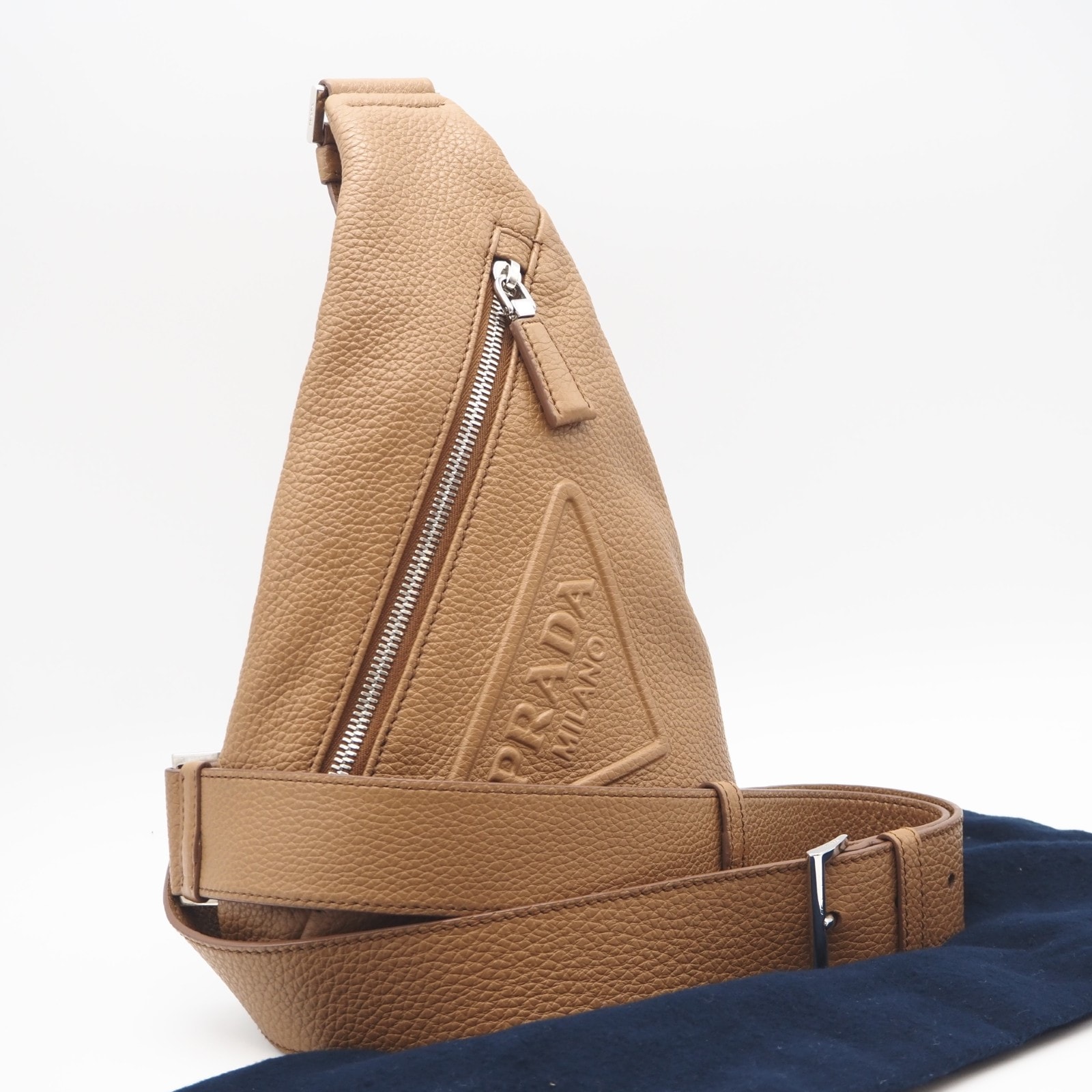 極美品 PRADA プラダ ヴィッテロダイノ レザー スリングバッグ 2VZ098 ボディバッグ ブラウン カーフレザー メンズ