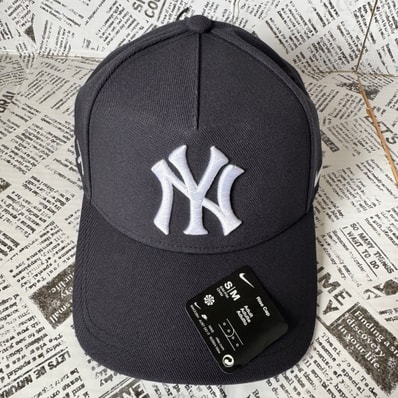 MLB x KAWS x Nike Club Structured AFRAME New York Yankees "Navy Blue"