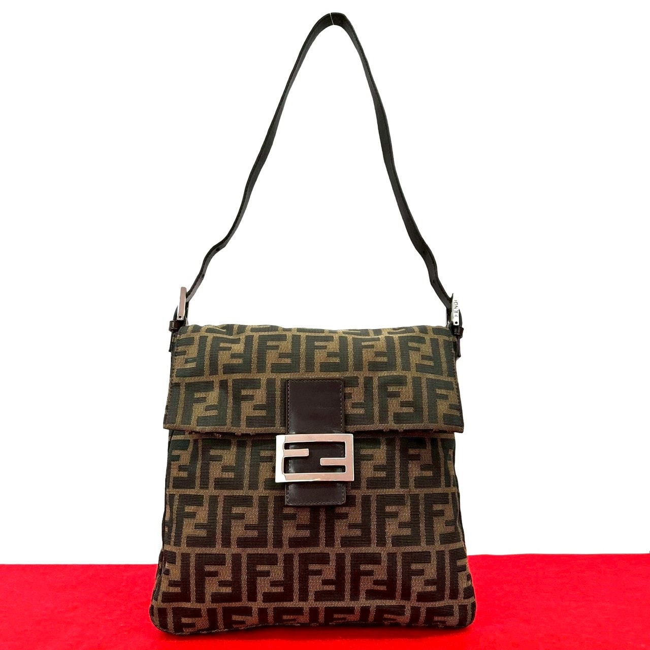 FENDI フェンディ マンマバケット ズッカ FF 柄 キャンバス レザー ショルダーバッグ ブラウン
09-10