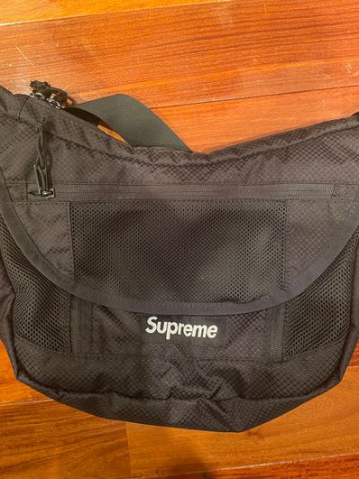 Supreme 2022ss Small Messenger Bag "Black"