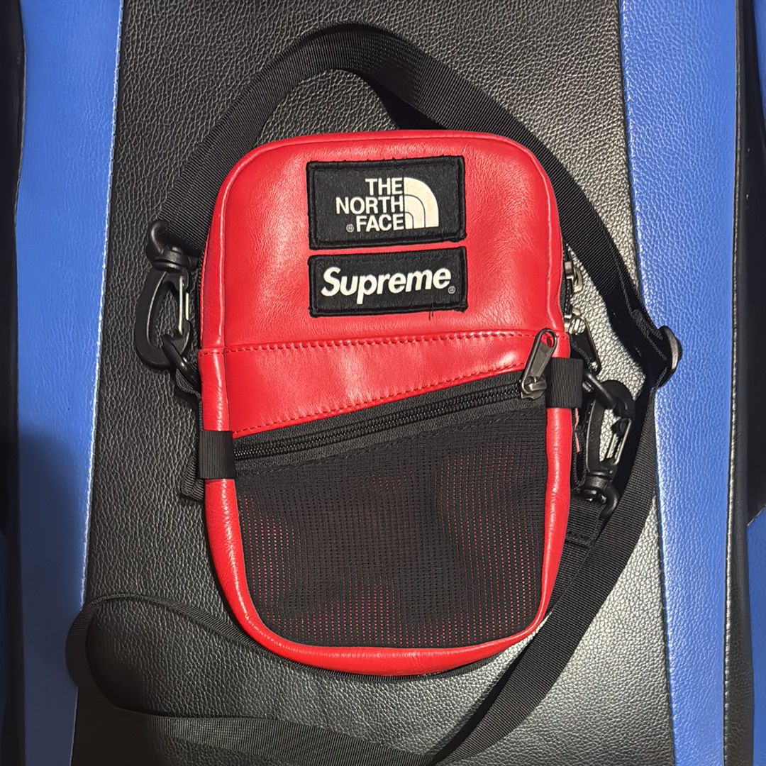 Supreme x The North Face Leather Shoulder Bag "Red"