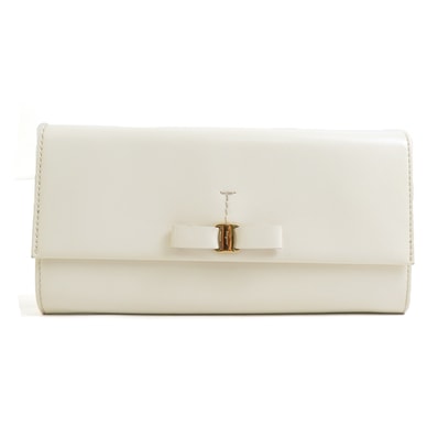 サルヴァトーレフェラガモ Salvatore Ferragamo 長財布 レザー アイボリー レディース【中古】 56103a