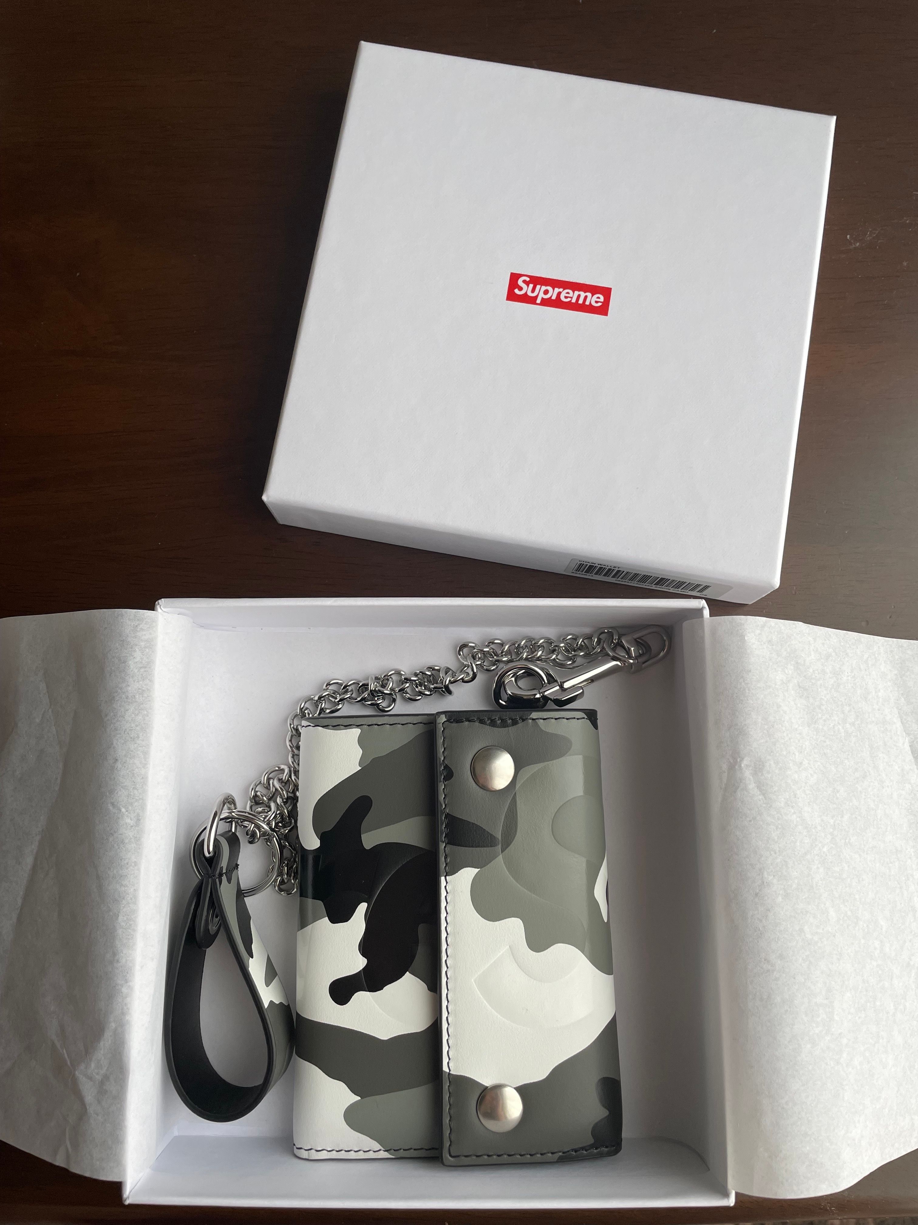 Supreme Leather Chain Wallet (25SS) "Snow Camo"