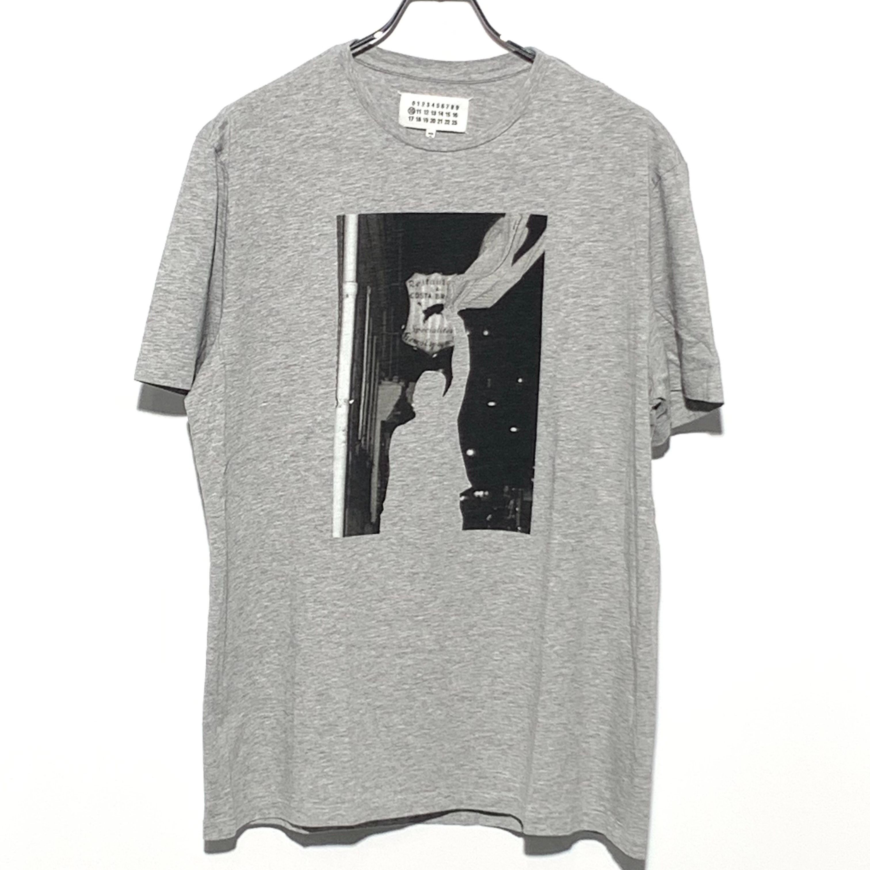 【関税込み】Maison Margiela ブルー プリントTシャツ 人気デザイン】メゾンマルジェラ☆プリントTシャツ 入手困難