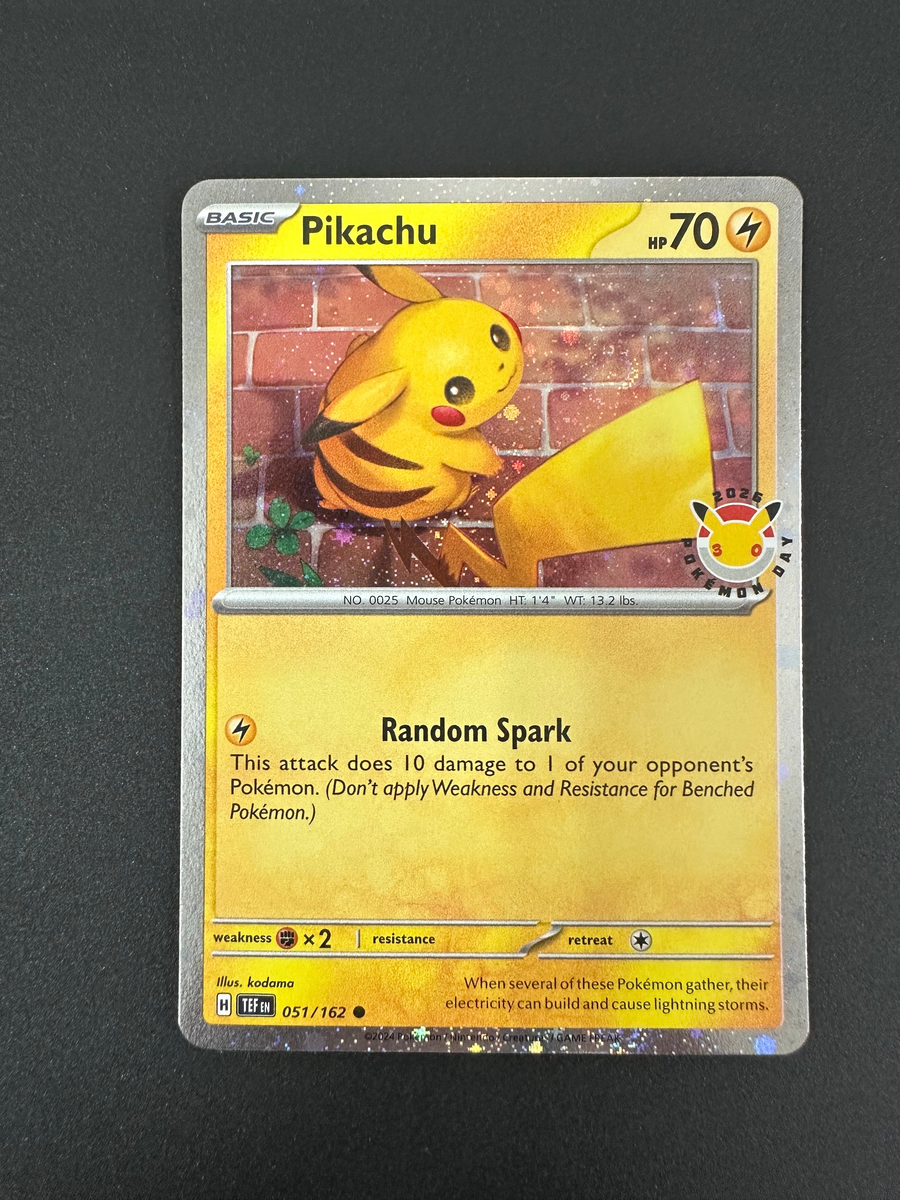 ピカチュウ C [TEF EN 051/162]【英語版】(メガエボリューション「ポケモンデイ 2026 コレクション」)