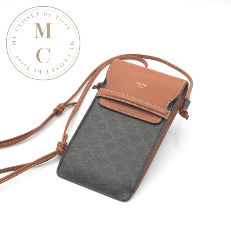 セリーヌ CELINE 携帯・スマホアクセサリー ブラウン トリオンフ ロゴ フラップ付きモバイルポーチ モバイルフォンケース ポシェット