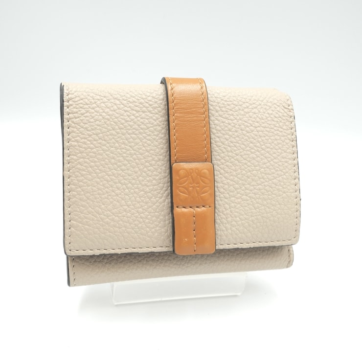 LOEWE(ロエベ)トライフォールド ウォレット ソフトグレインカーフ 三つ折り財布 ベージュ オレンジ アナグラム レディース【中古】