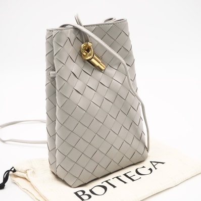 極美品 BOTTEGAVENETA ボッテガヴェネタ ラムスキン アンディアーモ フォンポーチ 843890VCPP01504 ショルダーバッグ グレー ラムスキン レディース