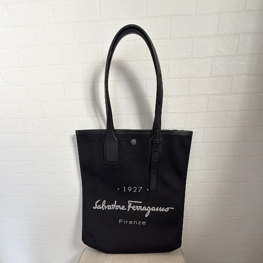 ロエベ(LOEWE) 人気のバッグ・財布 新品/中古通販【スニーカーダンク】