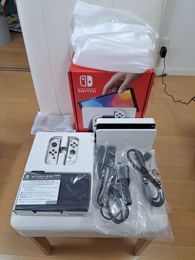 Nintendo Switch 有機EL Model HEG-S-KAAAA "White"