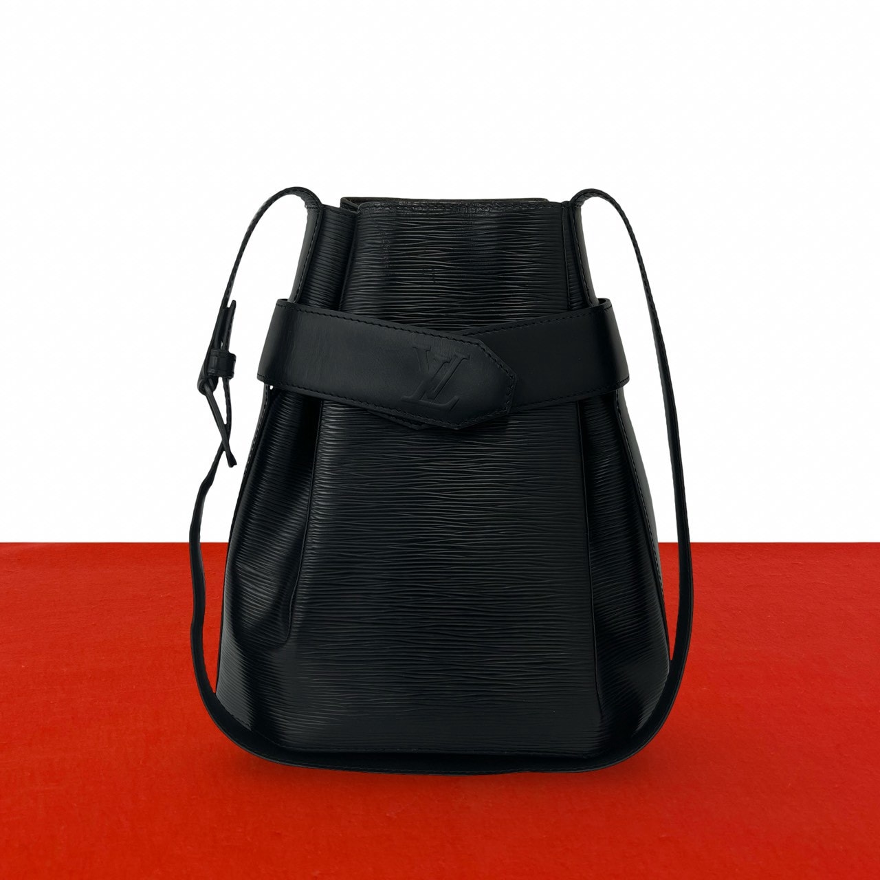 LOUIS VUITTON ルイヴィトン サックデポール エピ レザー ショルダーバッグ ブラック
31405