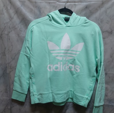 adidas パーカー 春服