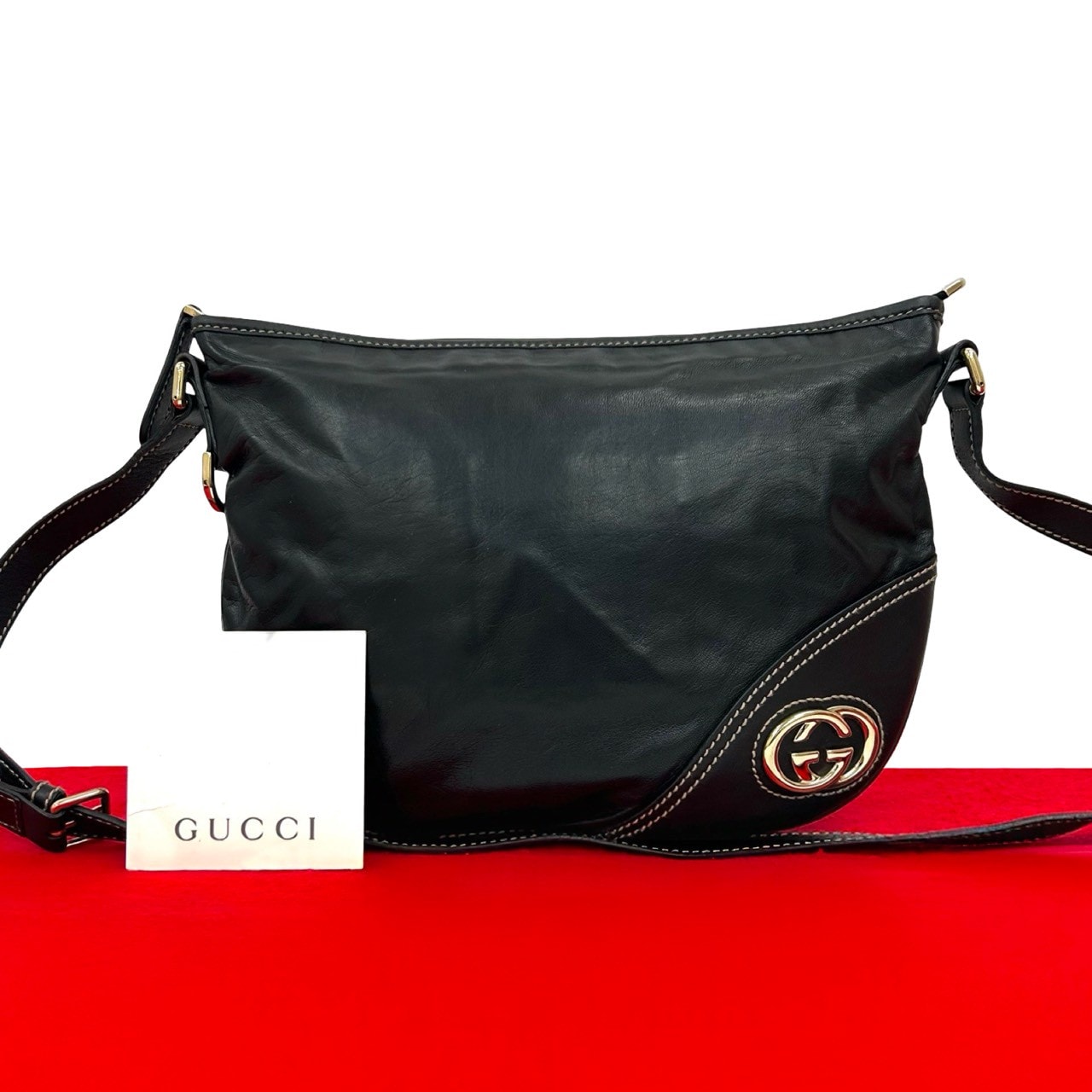 GUCCI グッチ GG ロゴ 金具 レザー ショルダーバッグ ブラック
97876