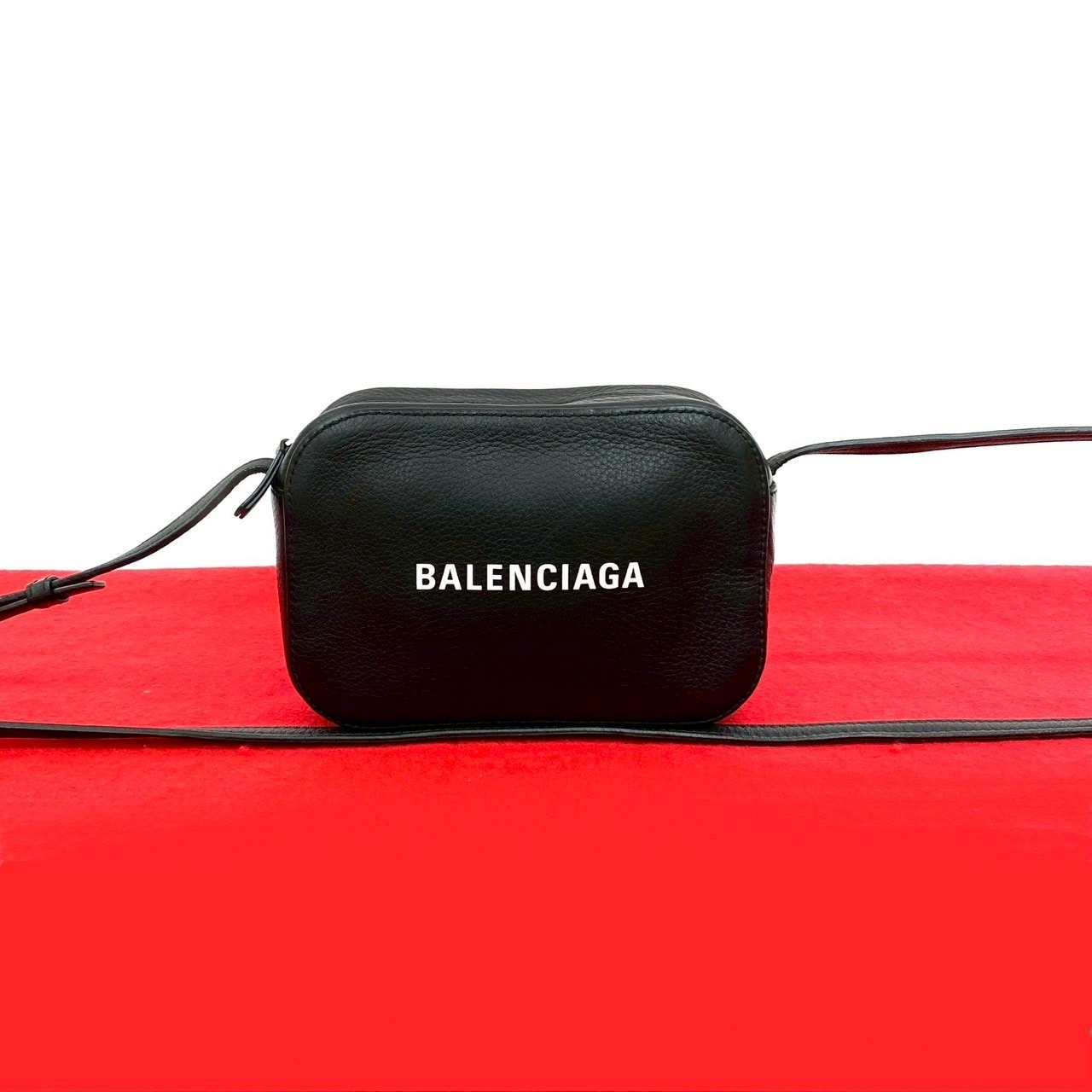 BALENCIAGA バレンシアガ エブリデイ カメラバッグ XS ロゴ レザー ショルダーバッグ ブラック
25593