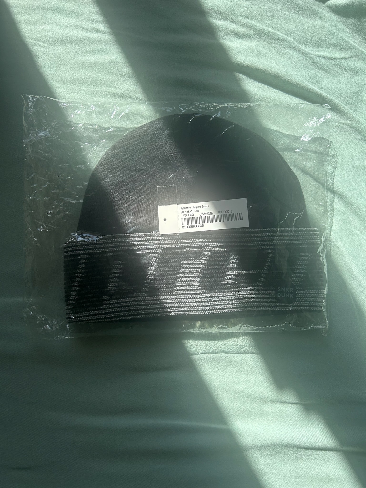 Supreme Reflective Jacquard Beanie "Black"